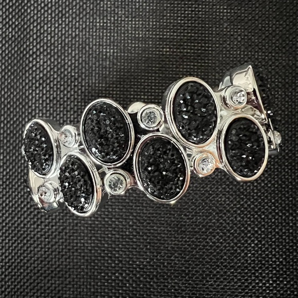 Stretchy Acrylic Bracelet - Picture 2 of 6